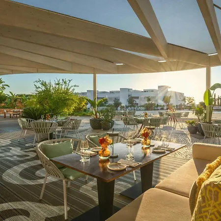 W Residences Algarve Otel 5*